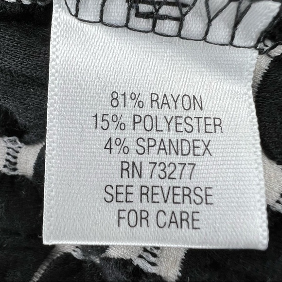 M Dana Buchman Black & White Short Sleeve Blouse Stretch Cowl Neckline 8 10 - Picture 5 of 7